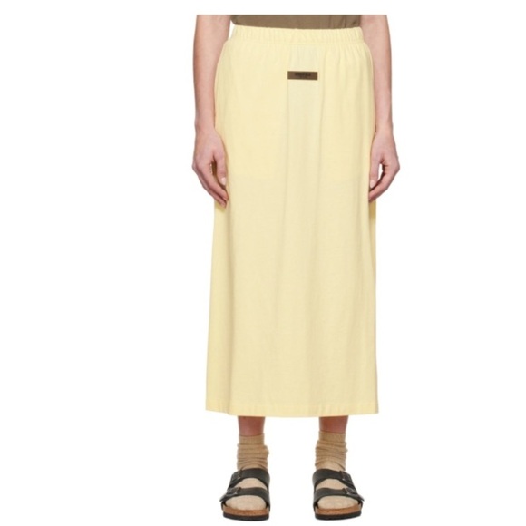 BNWOT FEAR OF GOD ESSENTIALS logo-patch straight skirt size M in light yellow - Picture 1 of 5